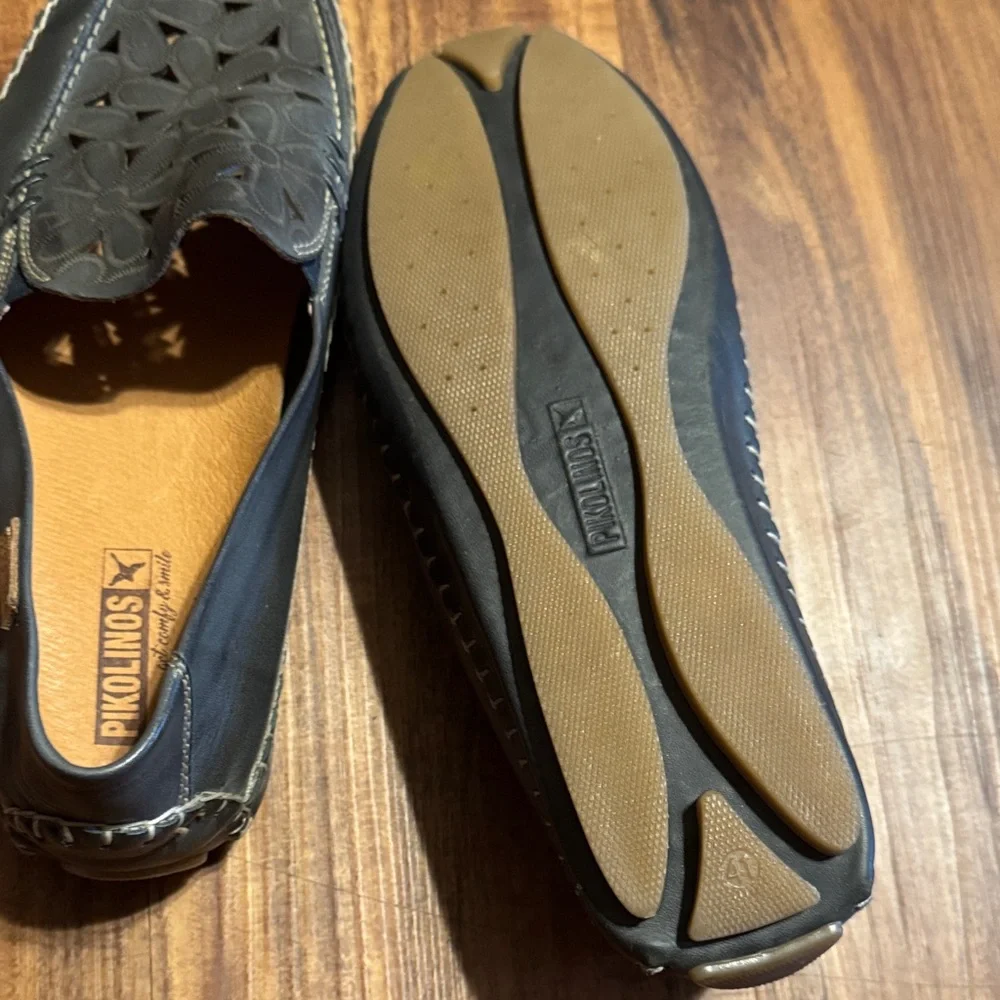 PIKOLINOS Men's Dark Gray Cut-Out Loafers